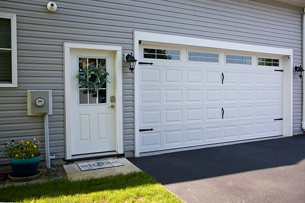 24/7 Emergency Garage Door Panel Replacement experts in Piedmont, MO
